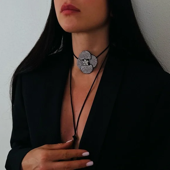 New Rhinestone Flower Large Black Necklace Choker - Picture 3 of 9